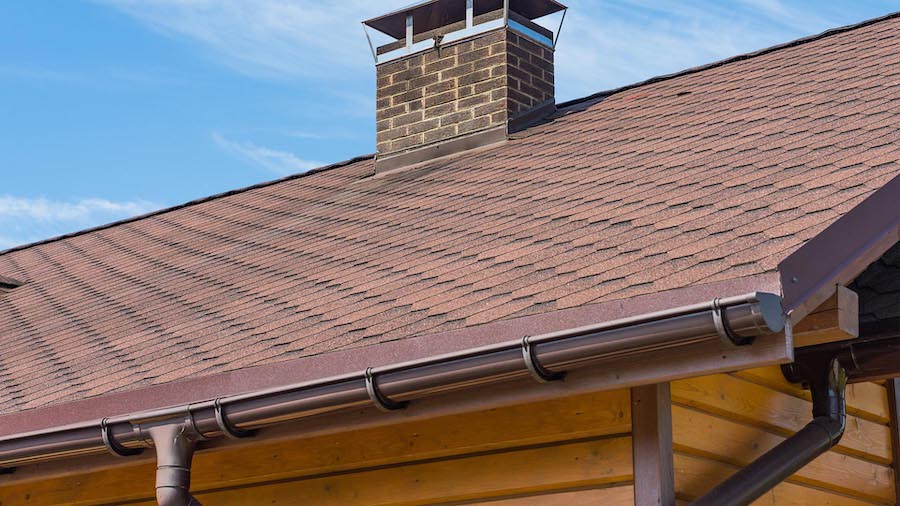 Well-maintained Chicagoland home with a new architectural asphalt shingle roof installed by Rogers Roofing.
